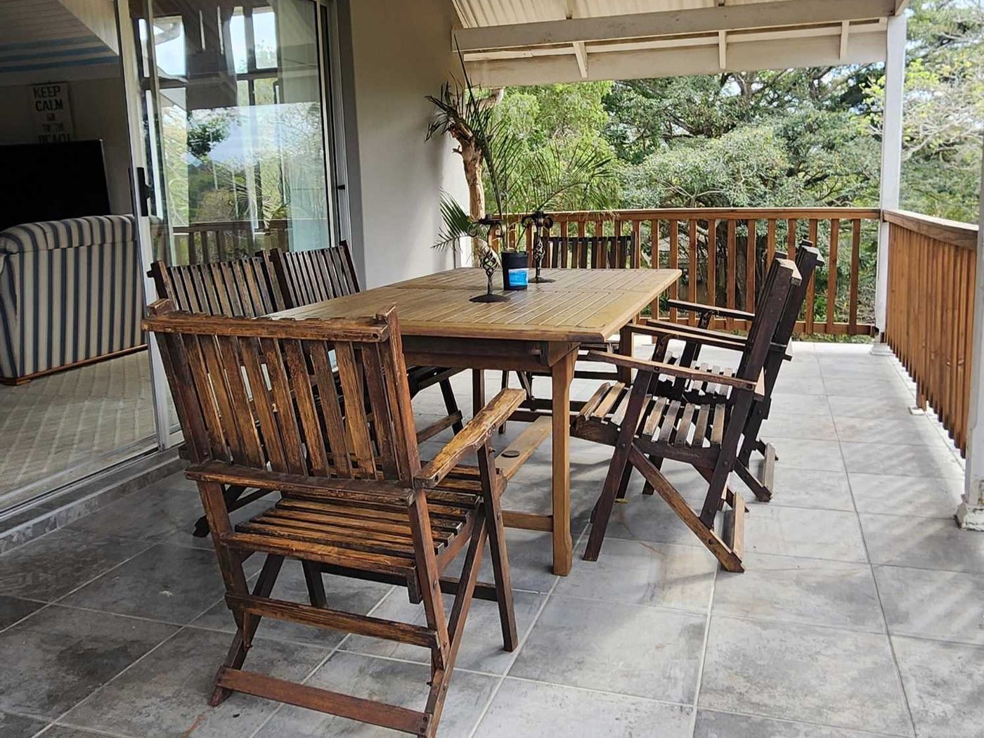 Verandah table and chairs outside the lounge
